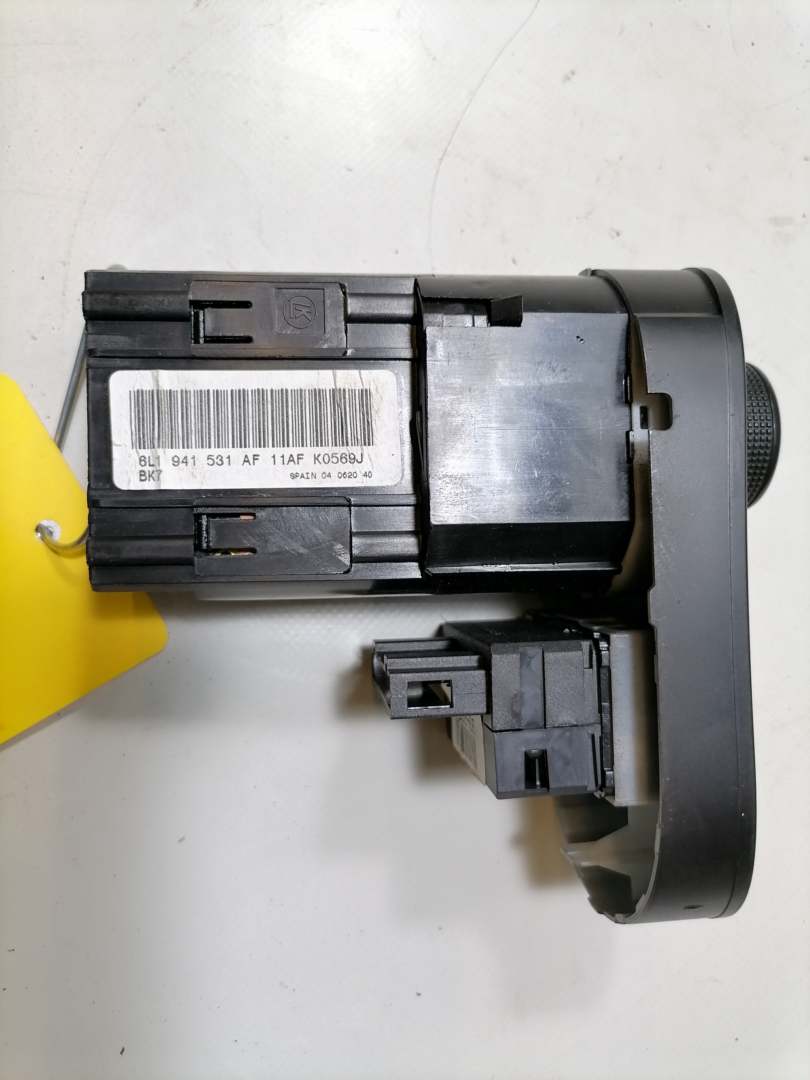 Seat Ibiza 6L original Lichtschalter für Fahrzeuge mit Nebelscheinwerfer Bj.2009